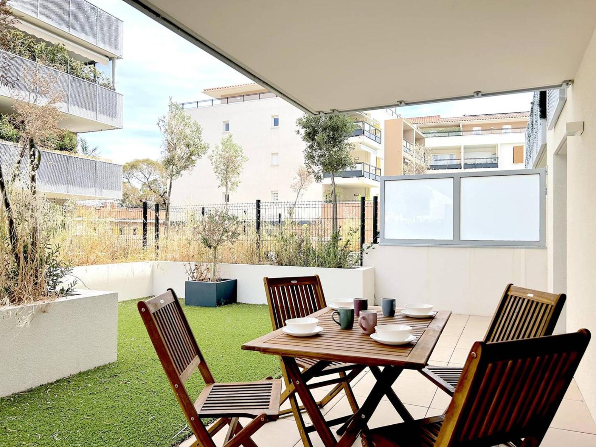 Moderne Avec Jardin Et Grande Terrasse, Proche Et Commerces - - Fr-1-251-835 *